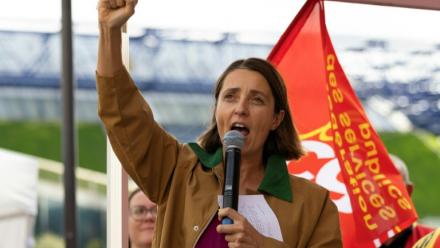 La secrétaire générale de la CGT Sophie Binet, lors d'un rassemblement devant le ministère de l'Economie et des Finances, à Paris, pour la défense du service public et des fonctionnaires, le 8 septembre 2026