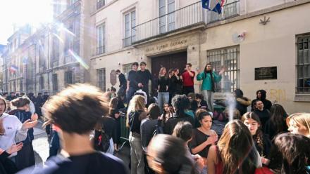 Manifestation de lycéens devant le lycée Sophie-Germain à Paris, le 16 octobre 2026