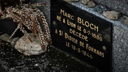La tombe de l'historien Marc Bloch au cimetière du Bourg-d'Hem, dans la Creuse, le 1er juin 2026