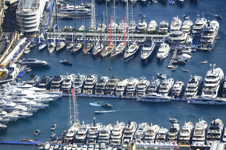 Des yachts amarrés au port Hercule, à Monaco, le 29 septembre 2022 