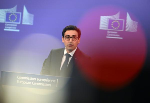 Bruxelles a proposé mercredi une réforme en profondeur des marchés publics européens, afin de simplifier les procédures pour les entreprises et les collectivités, et d'encourager le recours aux fournisseurs européens ou locaux