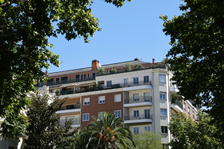 L'immeuble abritant un appartement-terrasse acquis par le gouvernement régional de Madrid pour 6,3 millions d'euros, sous l'administration de la présidente régionale Isabel Diaz Ayuso (PP), à Madrid, le 30 août 2026
