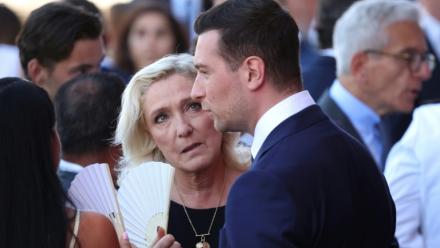 Marine Le Pen et Jordan Bardella côte à côte avant une cérémonie pour marquer le 10e anniversaire de l'attentat de Nice, le 14 juillet 2026 à Nice