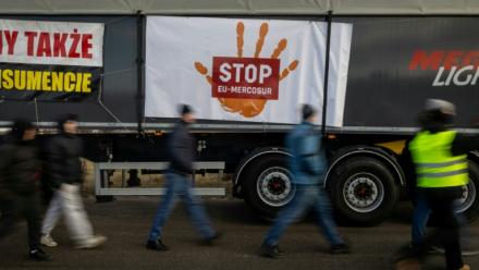 Une manifestation contre l'accord entre l'UE et le Mercosur, à Wiskitki, en Pologne ,le 30 décembre 2025