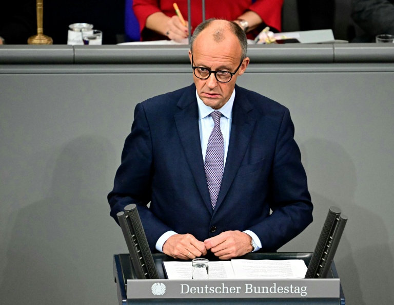 Le chancelier allemand Friedrich Merz s'adresse au Bundestag, la chambre basse du Parlement allemand, le 16 octobre 2025