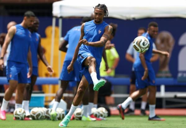 Michael Olise à l'entraînement avec l'équipe de France lundi à la Southern Methodist University (SMU) près de Dallas, au Texas, avant la demi-finale du Mondial contre l'Espagne mardi.