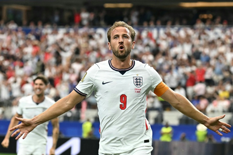 L'attaquant anglais Harry Kane  celèbre son deuxième but inscrit contre la Croatie, en phase de groupes du Mondial-2026, le 17 juin 2026 à Arlington (Texas)