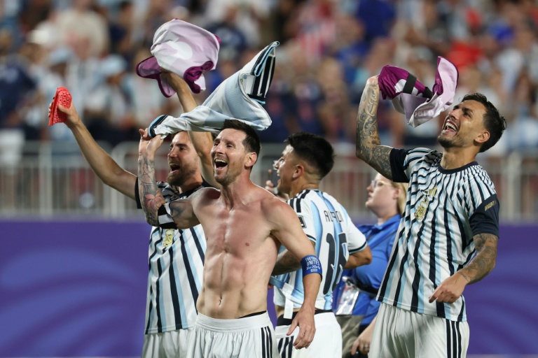L'Argentine de Lionel Messi fête sa victoire contre la Suisse et sa qualification en demi-finale du Mondial, le 11 juillet 2026 à Kansas City