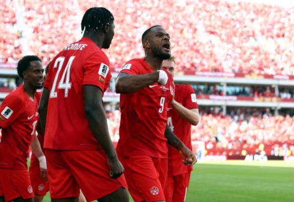 L'attaquant Cyle Larin (N.9), auteur de l'égalisation du Canada face à la Bosnie-Herzégovine, lors de la Coupe du monde, le 12 juin 2026 à Toronto