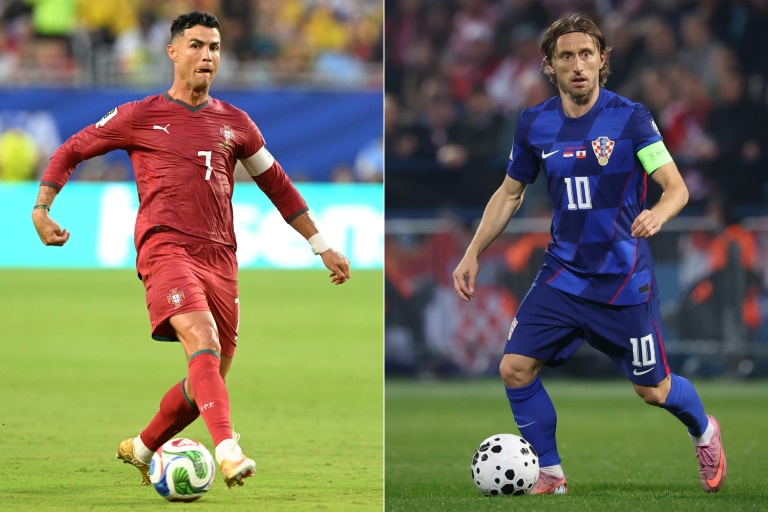 L'attaquant portugais Cristiano Ronaldo (g.), à Miami, le 27 juin 2026, et le milieu de terrain croate Luka Modric (d.), à Zagreb, le 12 octobre 2025