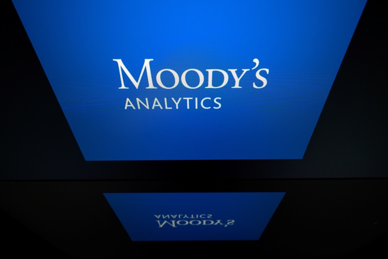 Le logo de l'agence Moody's Analytics, le 18 mars 2025