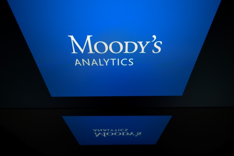 Cette photo d'illustration montre le logo de l'agence de notation Moody's, à Toulouse, le 18 mars 2025