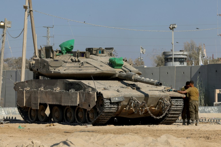 Un char israélien à la frontière israélienne avec la bande de Gaza, le 11 juin 2025