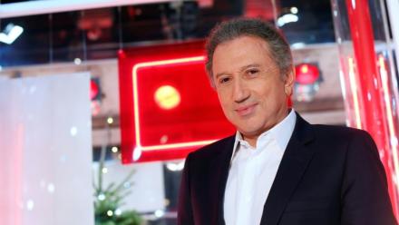 L'animateur Michel Drucker sur le plateau de l'émission "Vivement Dimanche", le 11 décembre 2012 à Paris