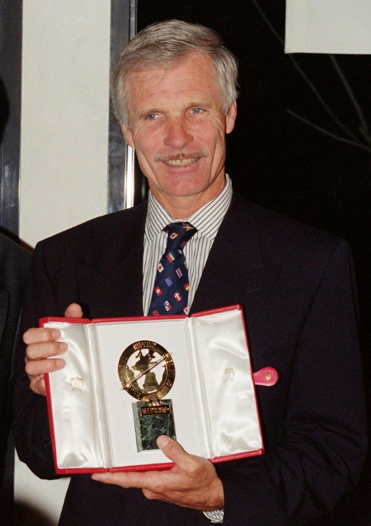Ted Turner, fondateur de la chaîne américaine d’information en continu CNN, montre son prix d’
