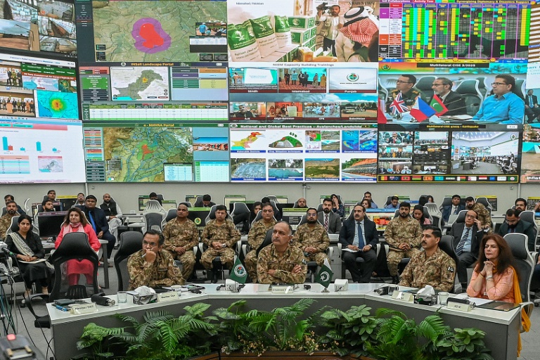 Inam Haider, à la tête de l'Autorité pakistanaise de gestion des catastrophes, lors d'un point presse à Islamabad au Pakistan le 17 août 2025