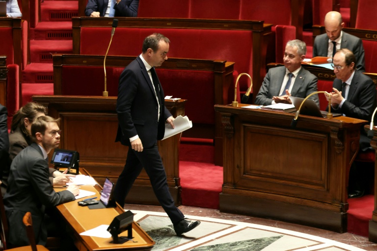 Le Premier ministre Sébastien Lecornu lors d'un débat sur la situation au Moyen-Orient à l'Assemblée nationale, le 25 mars 2026 à Paris