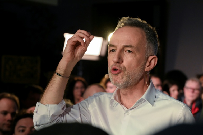 Emmanuel Grégoire, candidat de la gauche unie hors LFI à la mairie de Paris, en meeting à La Bellevilloise, dans la capitale, le 14 janvier 2026