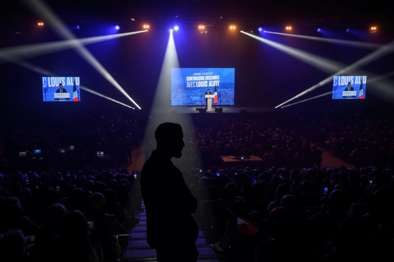 Le président du RN Jordan Bardella en meeting à Nîmes le 3 mars 2026