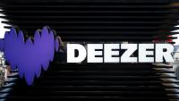 Deezer a lancé un détecteur gratuit permettant aux utilisateurs de différentes plateformes de streaming de scanner leurs playlists pour savoir si elles contiennent des titres entièrement générés par IA