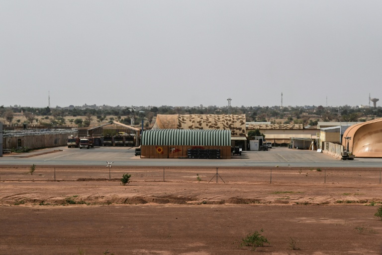 Vue générale de la base militaire Niamey 101 à Niamey, au Niger, le 15 juillet 2022, lors d’une visite officielle des ministres français des Affaires étrangères et des Armées