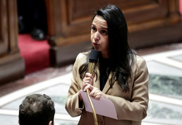 La ministre des Outre-mer Naïma Moutchou lors d'une séance de questions au gouvernement le 18 février 2026 à l'Assemblée, à Paris