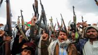 Des Yéménites en armes manifestent à Sanaa contre les Etats-Unis, le 18 avril 2025