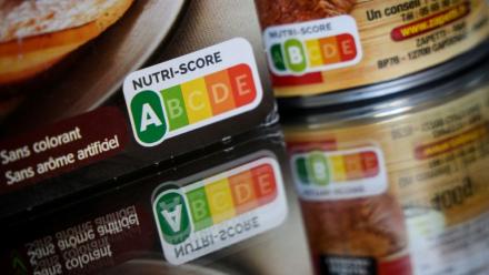 Un Nutri-Score sur des produits vendus dans un supermarché à Nantes, le 28 février 2023
