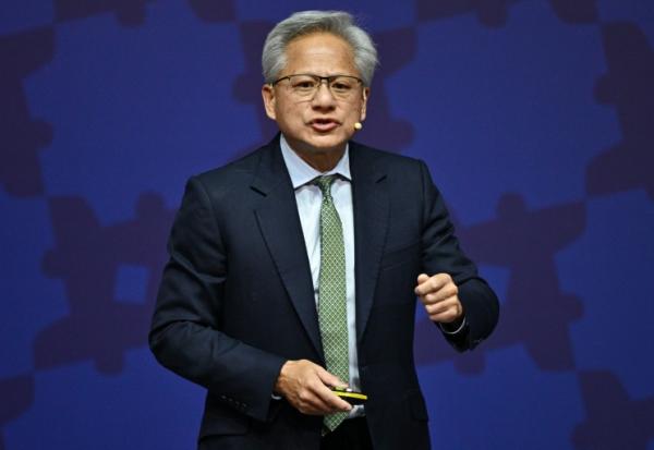 Le patron de Nvidia Jensen Huang lors d'un discours à Gyeongju (Corée du sud) lors de l'APEC, le 31 ocotbre 2025.