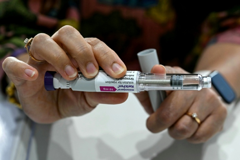 Selon deux arrêtés publiés jeudi au Journal officiel, les médicaments amaigrissants Wegovy et Mounjaro pourront être remboursés uniquement pour les patients atteints d'obésité massive sans comorbidité ou sévère avec comorbidité