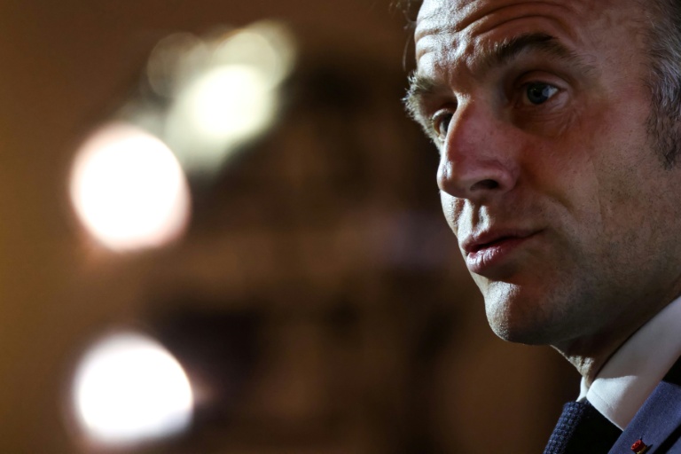 Le président français Emmanuel Macron s'exprime à la Galerie nationale d'Erevan, en Arménie, le 4 mai 2026