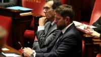 Le ministre du Travail, Jean-Pierre Farandou (g), et le ministre du Logement, Vincent Jeanbrun, à l'Assemblée nationale, le 14 octobre 2025 à Paris