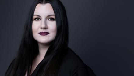 Fidji Simo, star de la tech et numéro 2 de facto d'OpenAI, lors du Sommet pour l'action sur l'Intelligence artificielle (IA), au Grand Palais, à Paris, le 11 février 2025