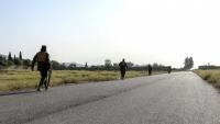 Des membres des forces de sécurité talibanes patrouillent dans la province de Khost , près de la frontière entre l'Afghanistan et le Pakistan, après des affrontements qui ont coûté la vie à 58 soldats pakistanais, selon Kaboul, le 12 octobre 2025
