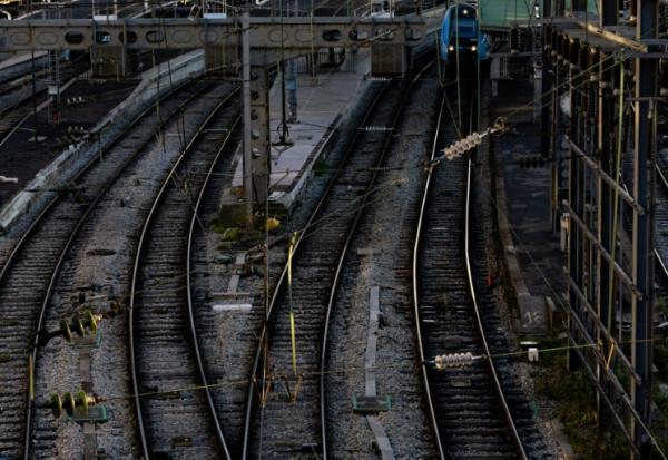 Des voies à la gare de l'Est à Paris, le 14 mars 2026
