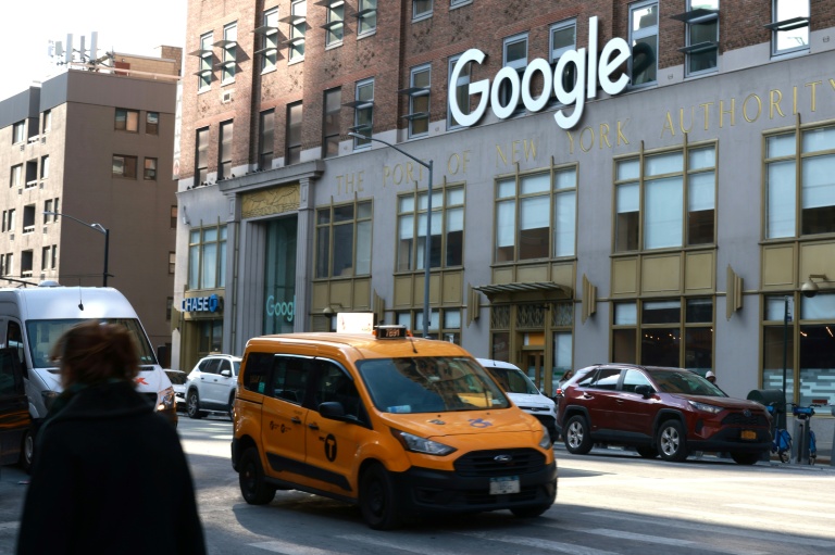 A taxi devant le siège de Google à New York  le 22 janvier 2026.
