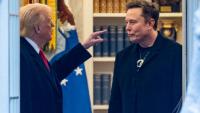 (ARCHIVES) Le président américain Donald Trump et Elon Musk (D) dans le Bureau ovale à Washington le 14 mars 2025

