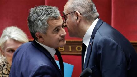 Le ministre de la Justice Gérald Darmanin (g) et le ministre de l'Intérieur Laurent Nuñez, à l'Assemblée nationale, le 15 juillet 2026 à Paris