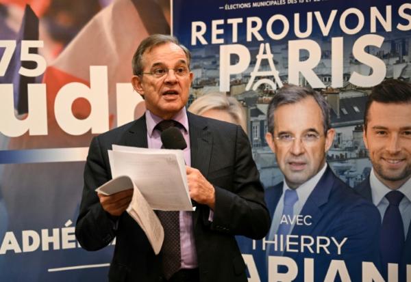 Le candidat RN aux municipales 2026 dans la capitale, Thierry Mariani, à Paris le 12 décembre 2025 