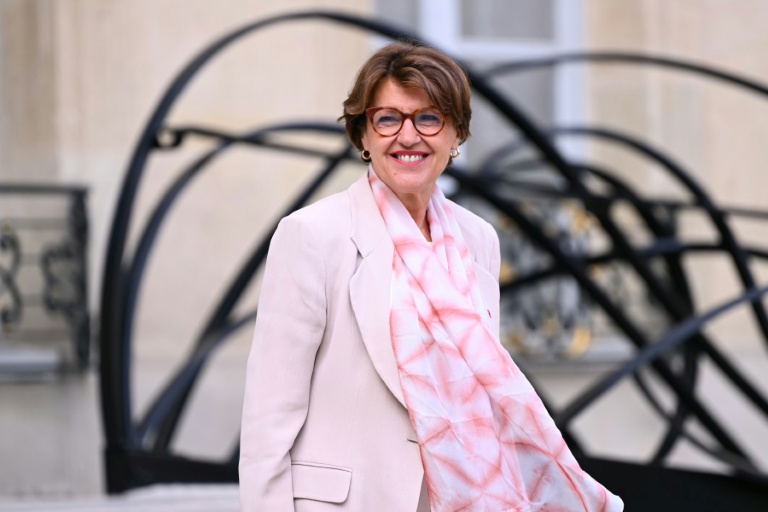 La ministre de l'Agriculture Annie Genevard quitte l'Elysée après le conseil des ministres, le 24 août 2026