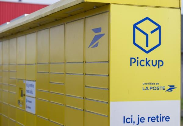 La Poste entend "conforter sa position de leader du colis et de la logistique souveraine en France et en Europe, en devenant le numéro 2 européen de la livraison hors domicile"