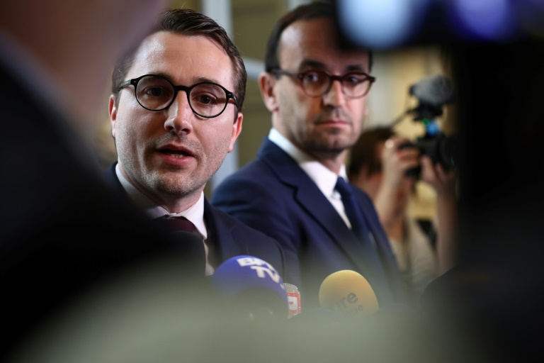 Le texte comporte également un