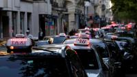 Rassemblement de taxis dans les rues de Paris,  pour protester contre les nouvelles conditions tarifaires du transport sanitaire et la concurrence des VTC, le 19 mai 2025