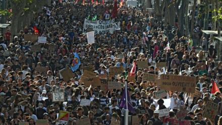 Manifestation de lycéens, parents, professeurs et syndicalistes à Marseille, le 6 octobre 2026