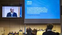 Luis Vayas Valdivieso, ambassadeur d'Equateur en Grande-Bretagne, qui préside les négociations onusiennes en vue d'établir un traité international contre la pollution plastique, photographié le 5 août 2025, à l'ouverture de la dernière séquence de discussions
