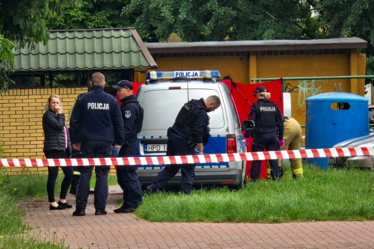 La police sur les lieux du meurtre du caricaturiste Semyon Skrepetsky, à Biala Podlaska, en Pologne, le 16 juin 2026