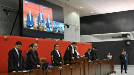 Le juge Paolo Lepri (c) prononce le verdict concernant l'effondrement du pont Morandi en 2018, au tribunal de Gênes, le 16 juillet 2026 en Italie