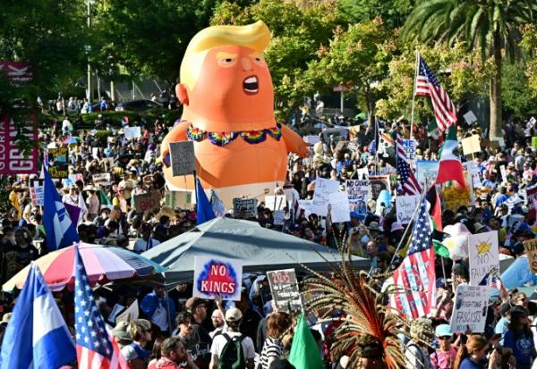 Manifestation "No Kings" à Los Angeles le 18 octobre 2025