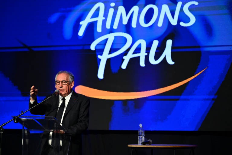 L'ancien Premier ministre et maire candidat à sa réélection à Pau François Bayrou, le 26 février 2026, à Pau dans les Pyrénées-Atlantiques