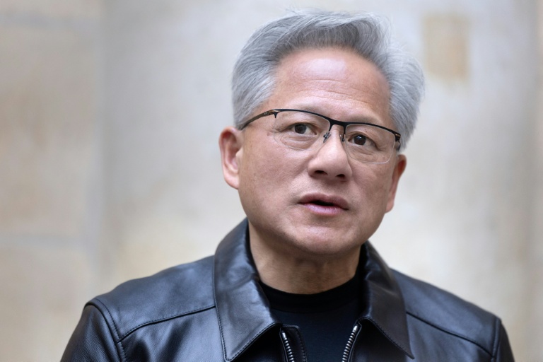 Le patron de Nvidia, Jensen Huang, lors d'une conférence de presse à Paris le 13 octobre 2026